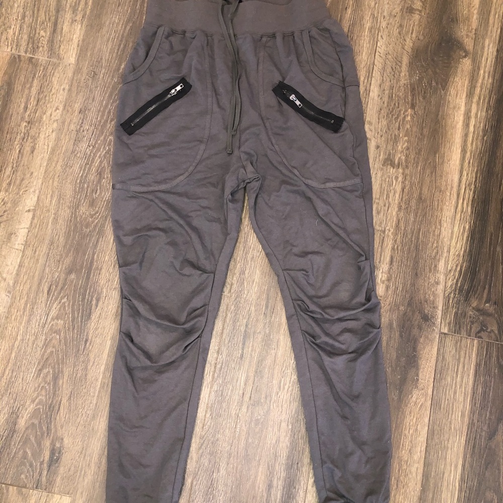 GREY SWEATPANTS